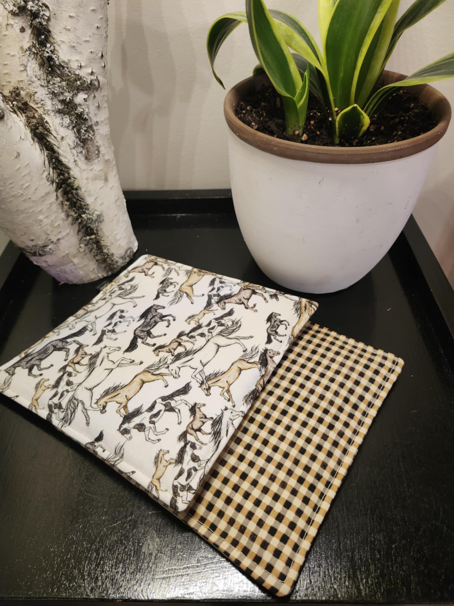 Cheval fond bland sous-plat